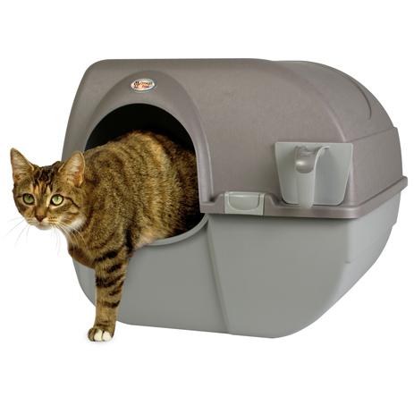 Omega Paw Roll 'n Clean Litter Box the litter box